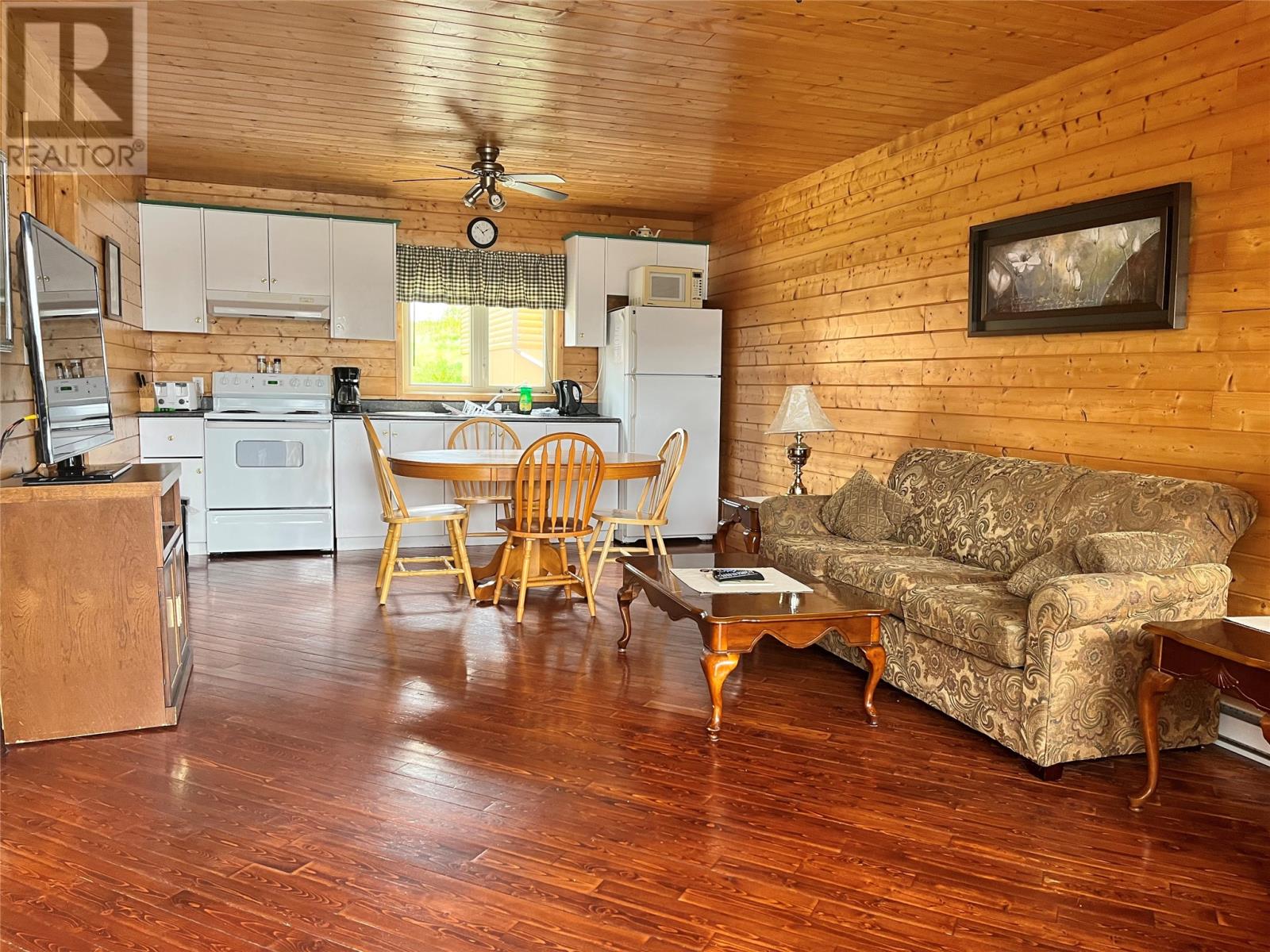 490 A Gillingham Avenue Property Photo 17