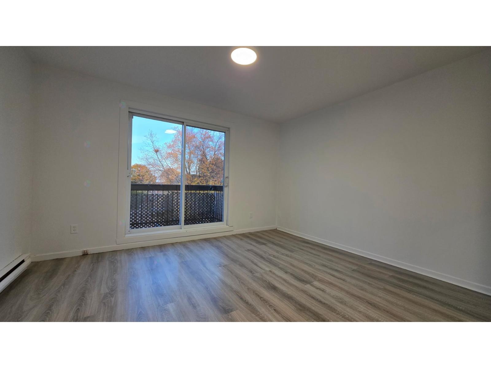 230 Rue Marcil, #10 Photo de la propriété 1
