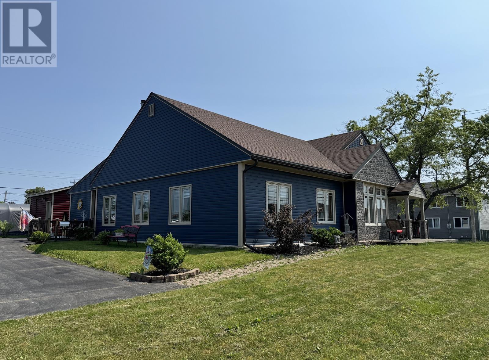 98 Sullivan Avenue Property Photo 2