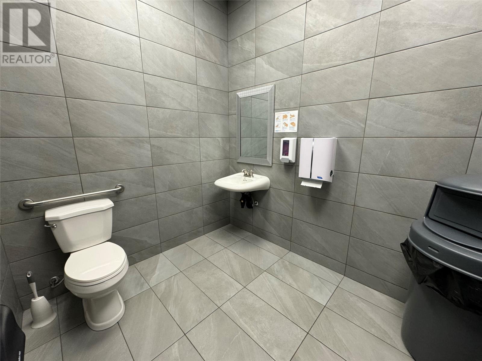 120-122 Canada Drive Property Photo 8