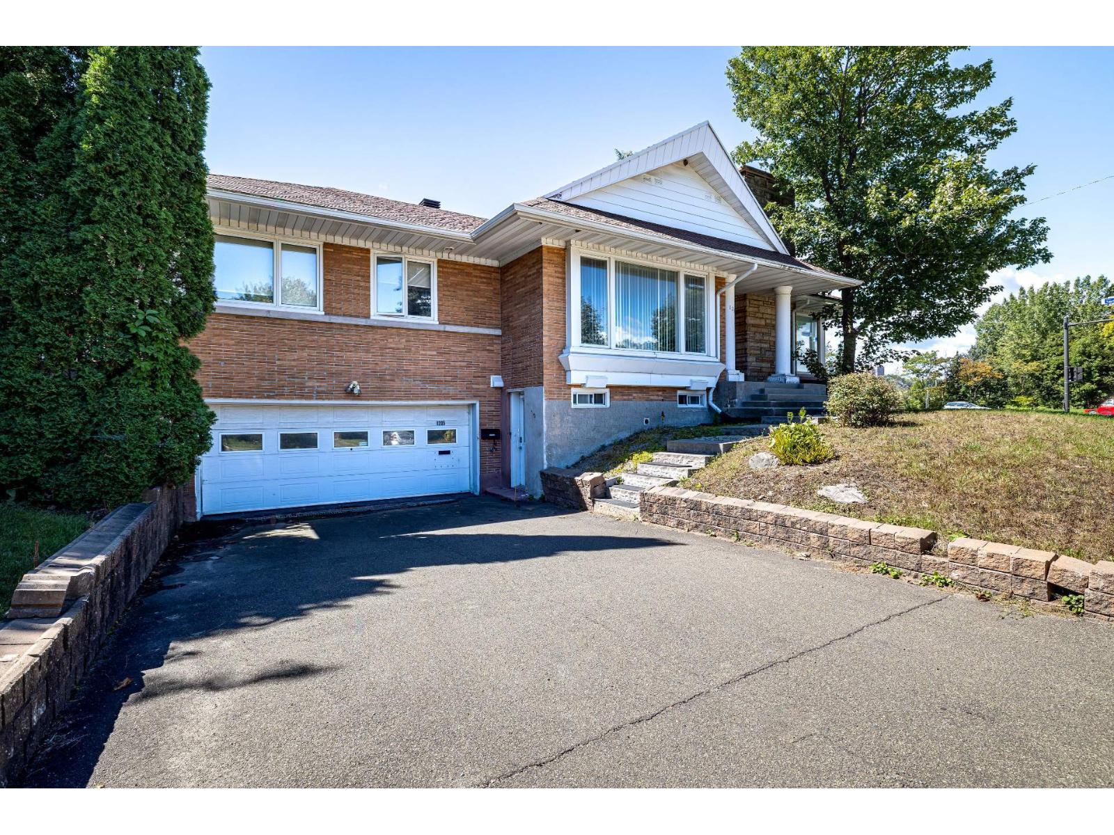 1205 Av. Des Gouverneurs Property Photo 2