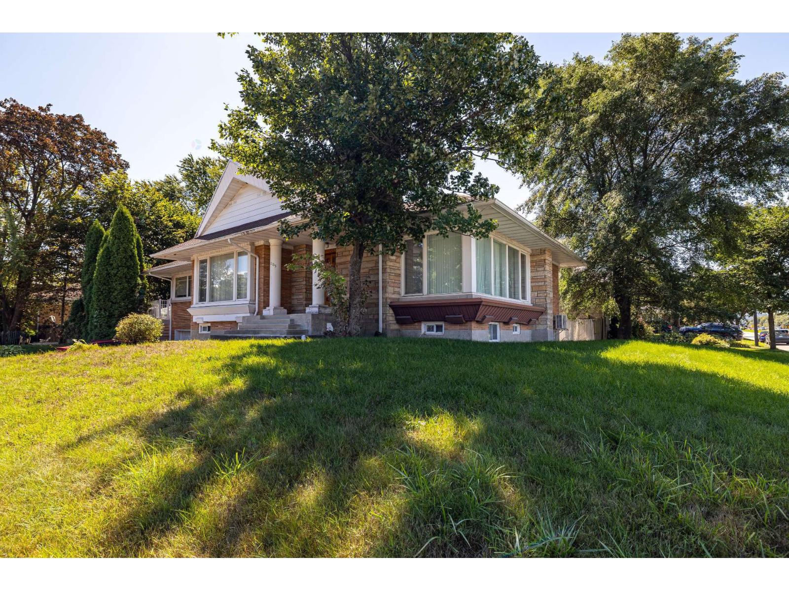 1205 Av. Des Gouverneurs Property Photo 3