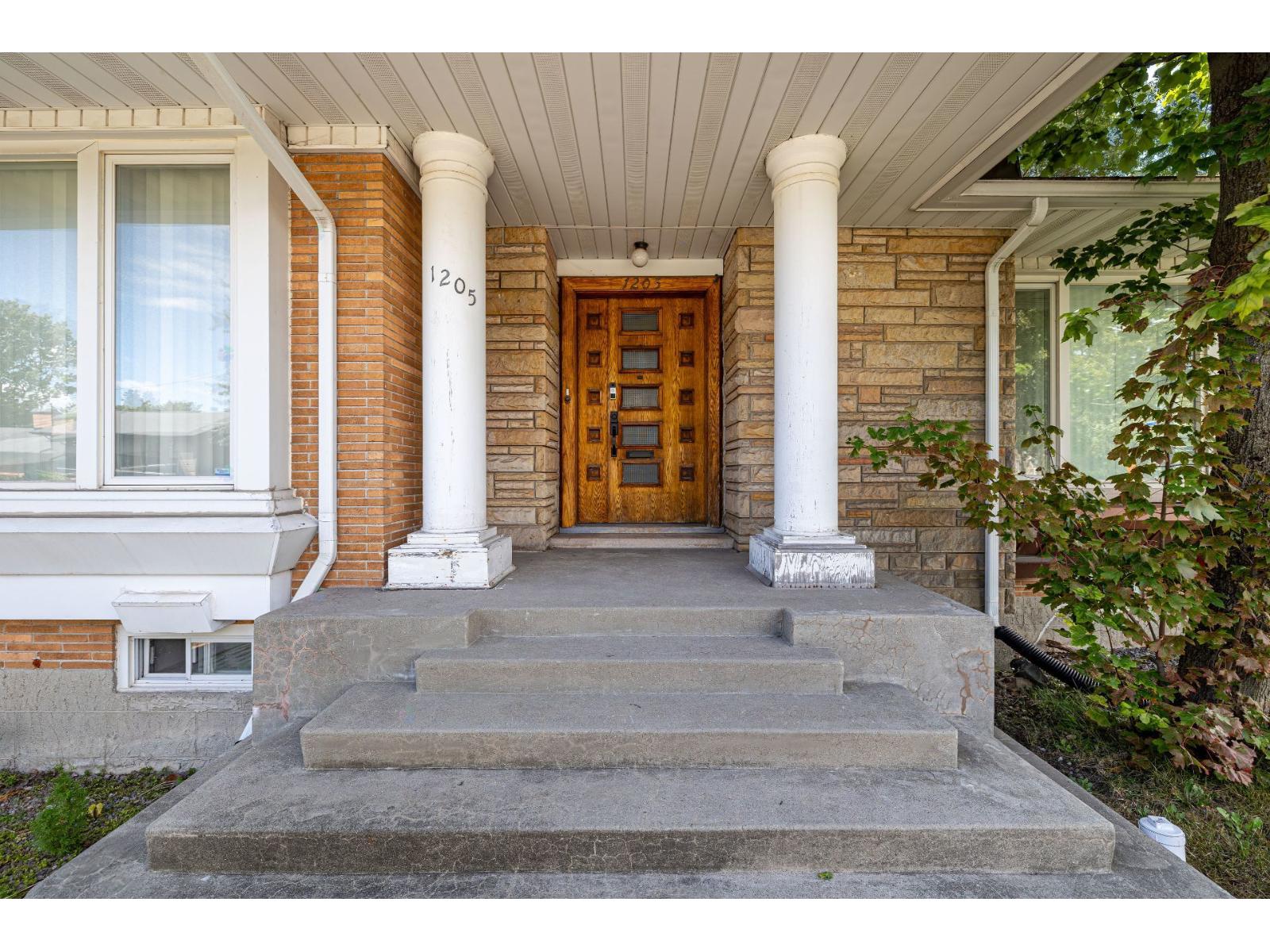 1205 Av. Des Gouverneurs Property Photo 4