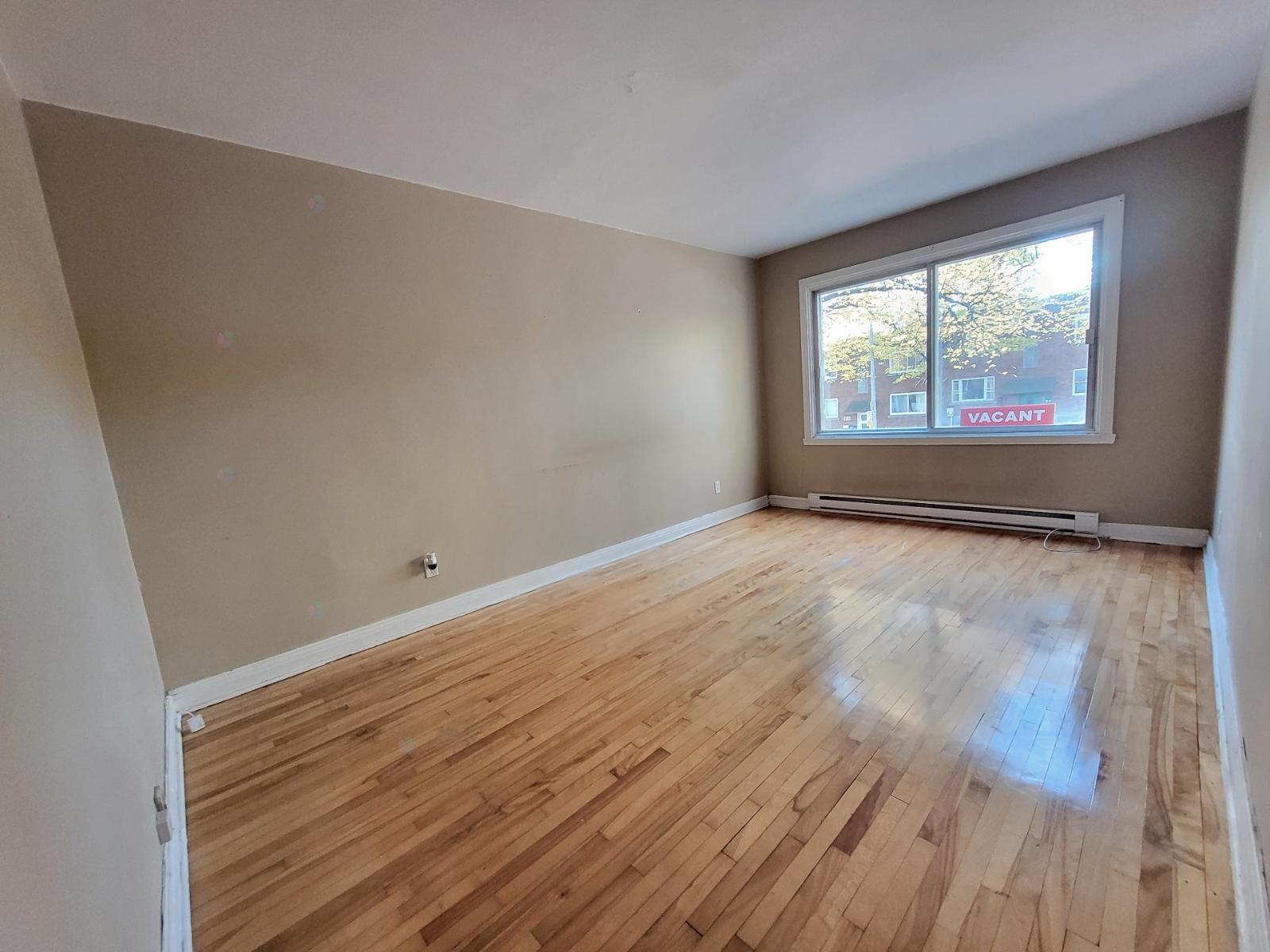 2419-2421 Av. West Hill Property Photo 1