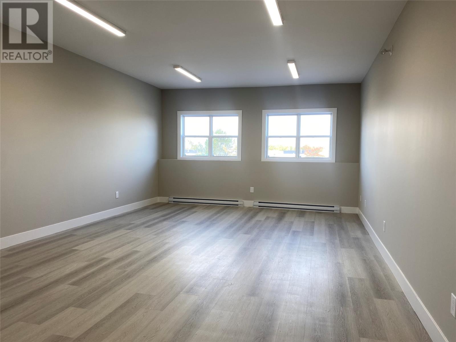 81 Elizabeth Drive Property Photo 2