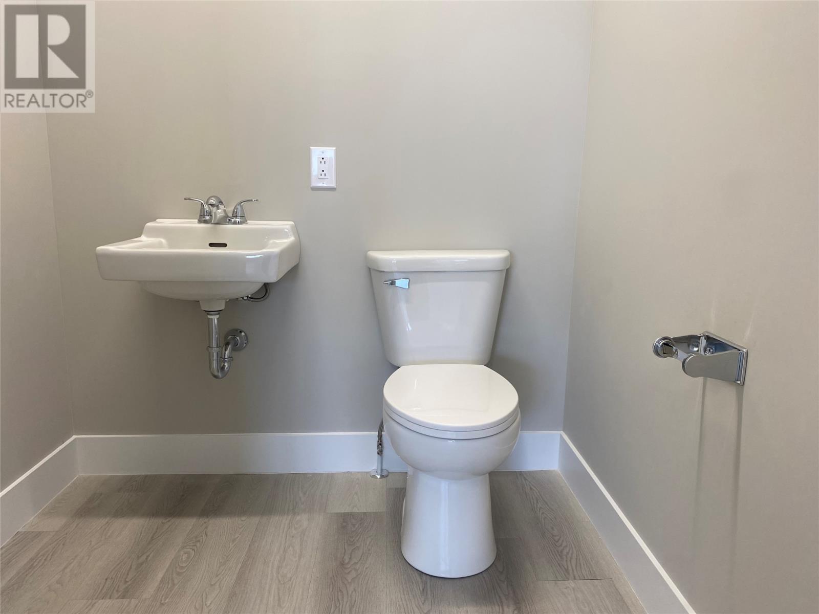 81 Elizabeth Drive Property Photo 3