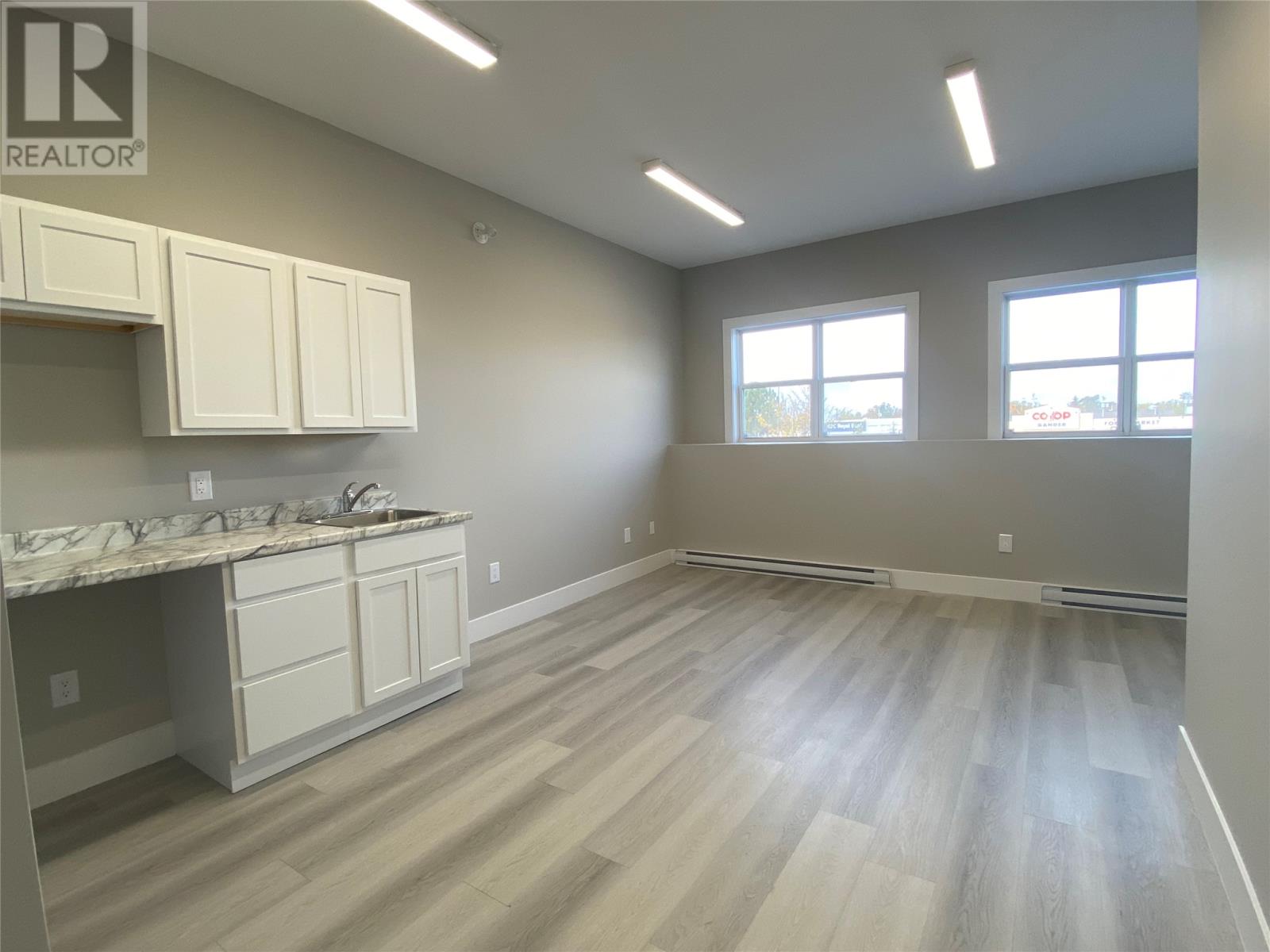 81 Elizabeth Drive Property Photo 4