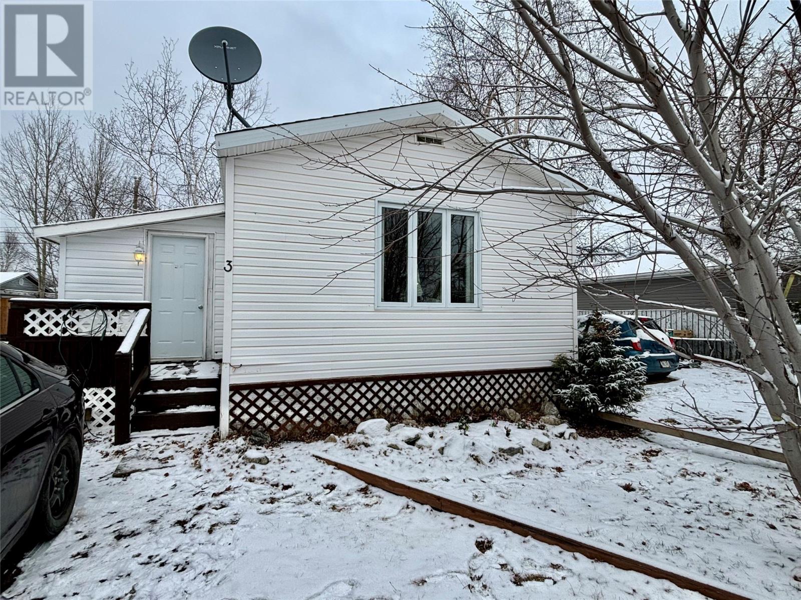 3 Davis Crescent Property Photo 1