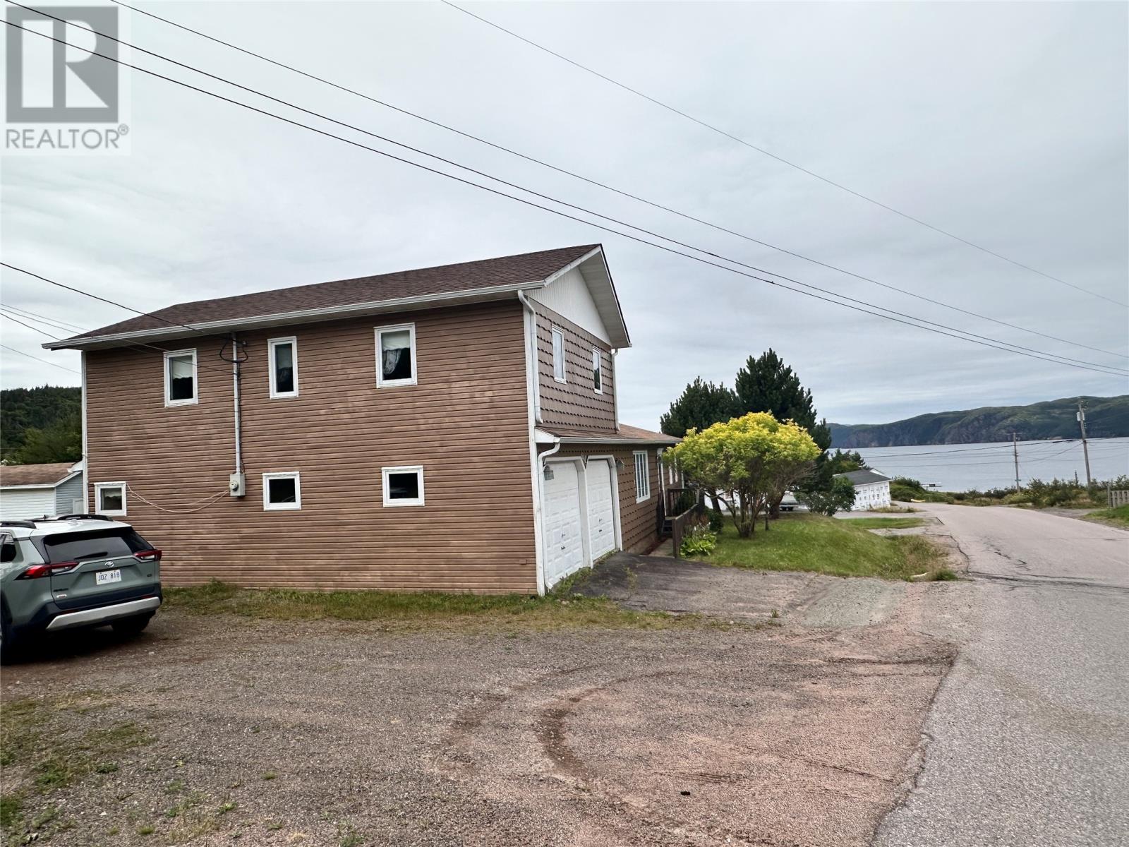642 Main Drive Property Photo 3