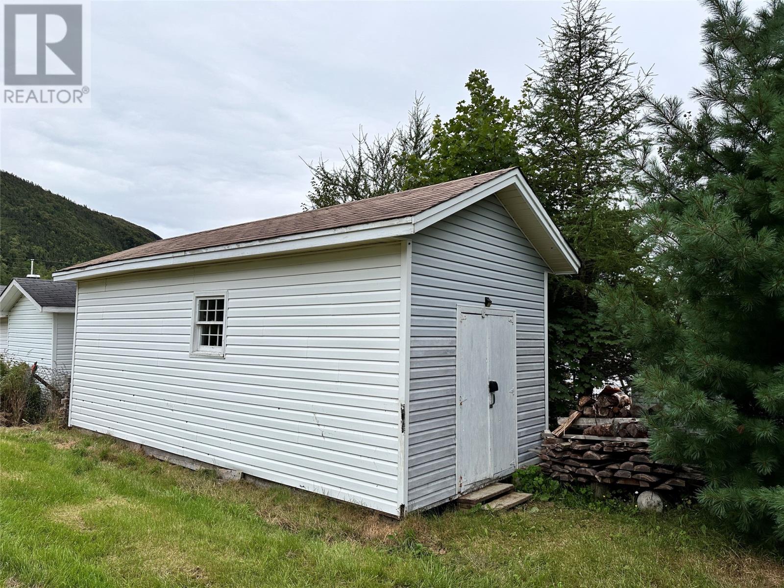642 Main Drive Property Photo 4