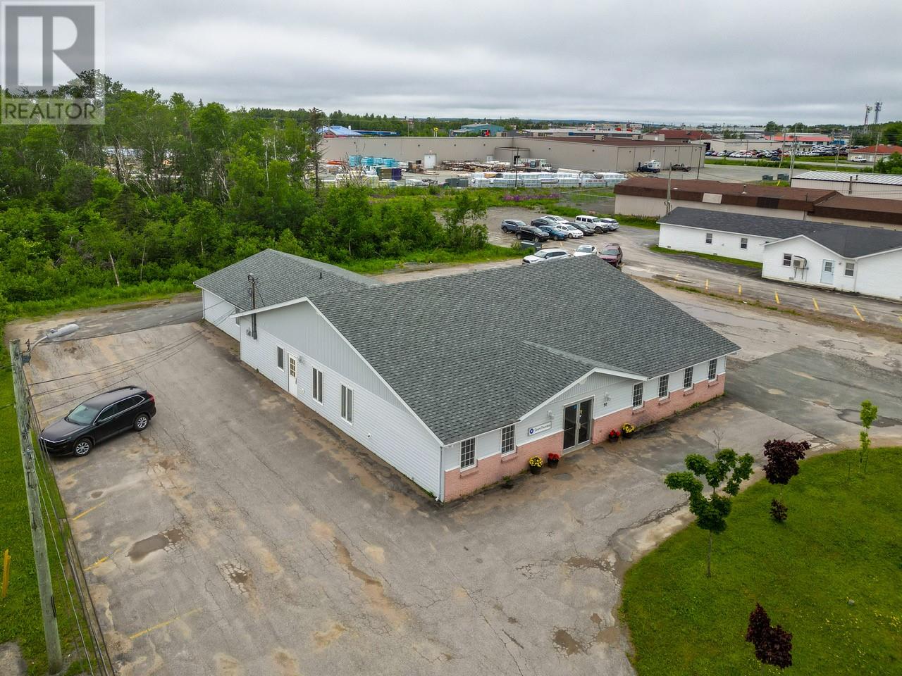 30 Roe Avenue Property Photo 3