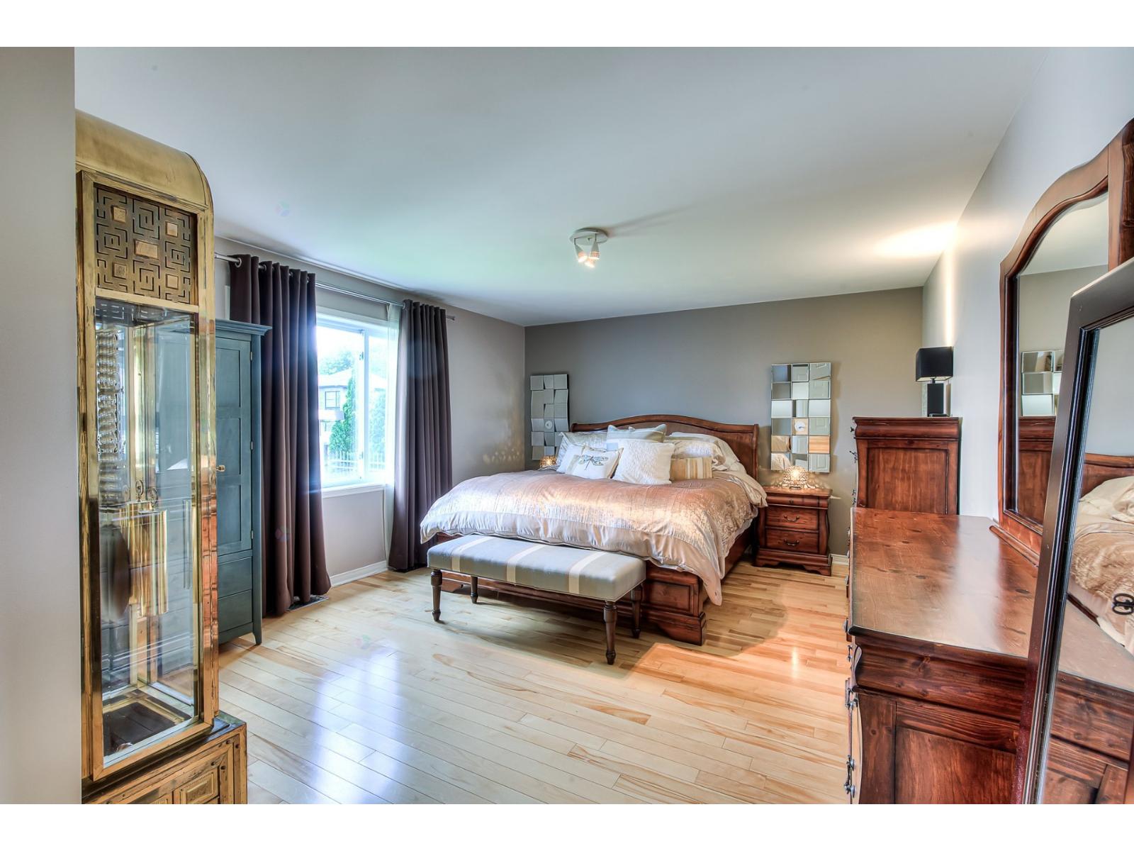 14 Rue St-louis Property Photo 16
