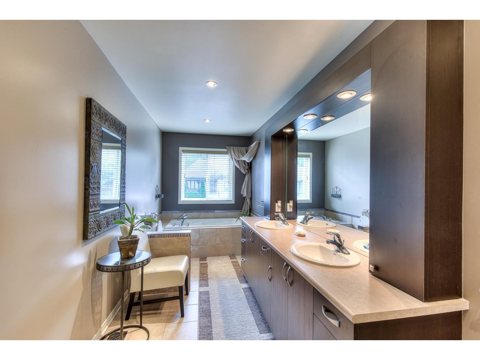 14 Rue St-louis Property Photo 18