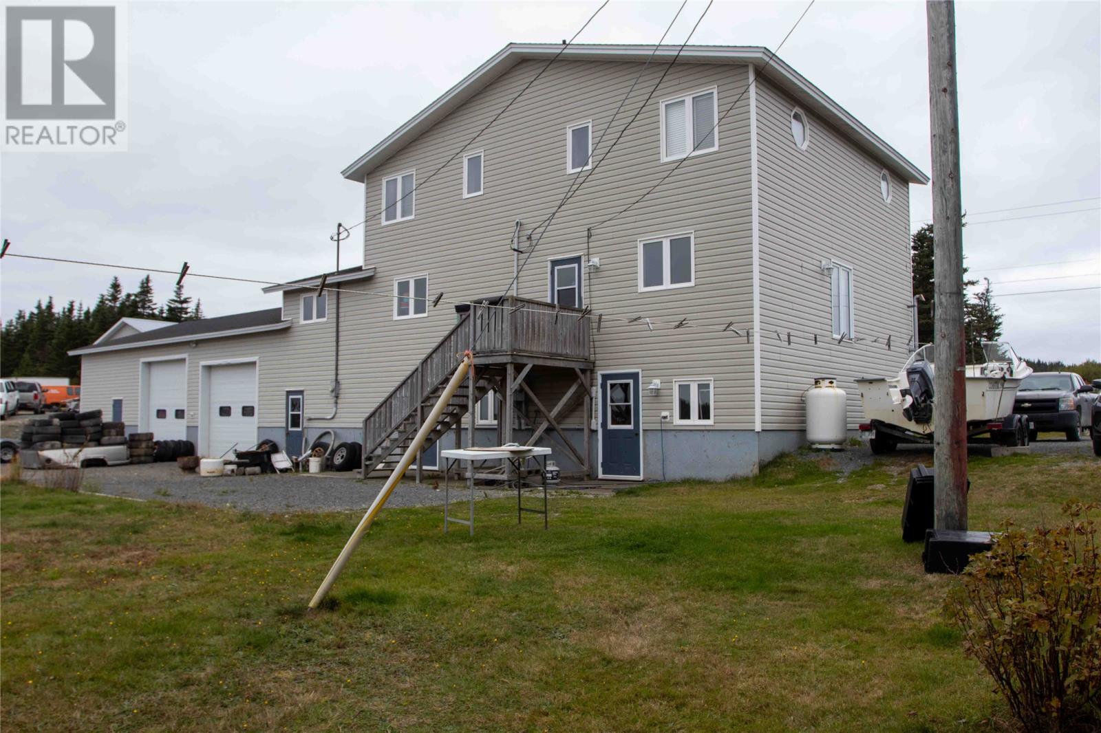 253 John Cabot Drive Property Photo 3
