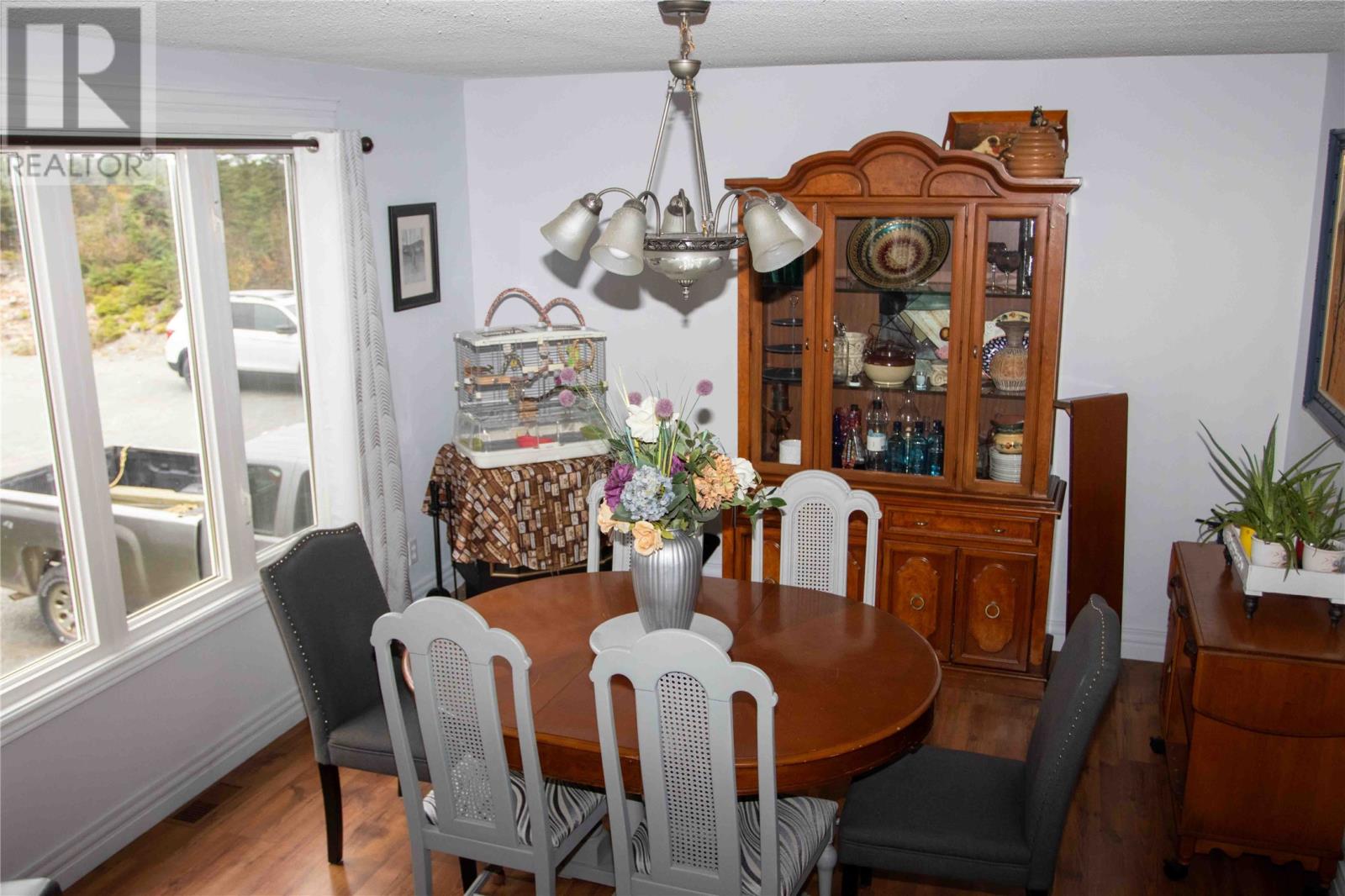 253 John Cabot Drive Property Photo 9
