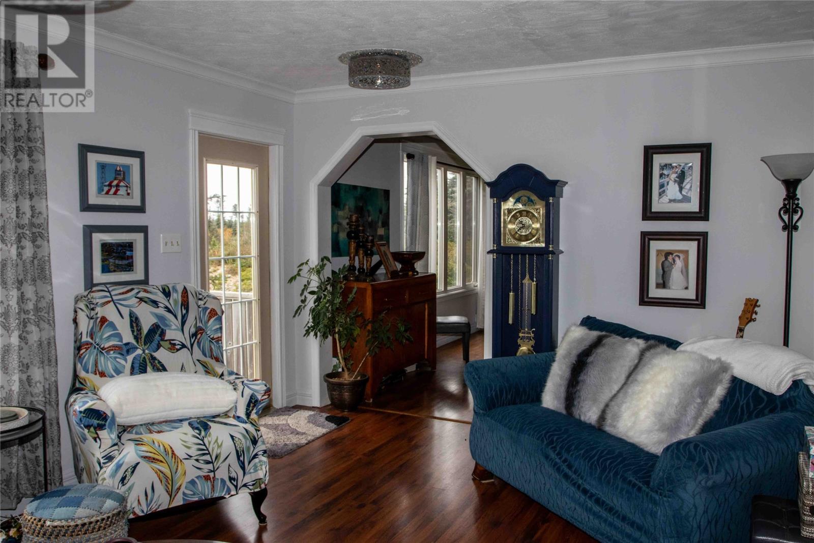 253 John Cabot Drive Property Photo 10