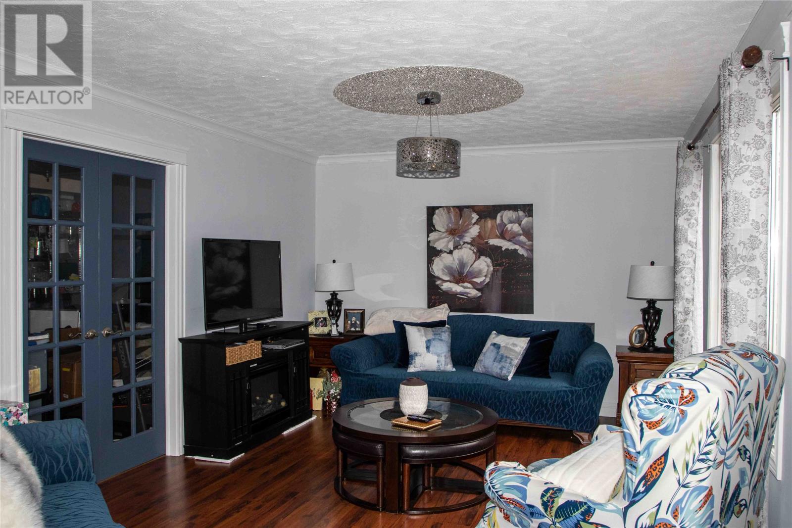253 John Cabot Drive Property Photo 11