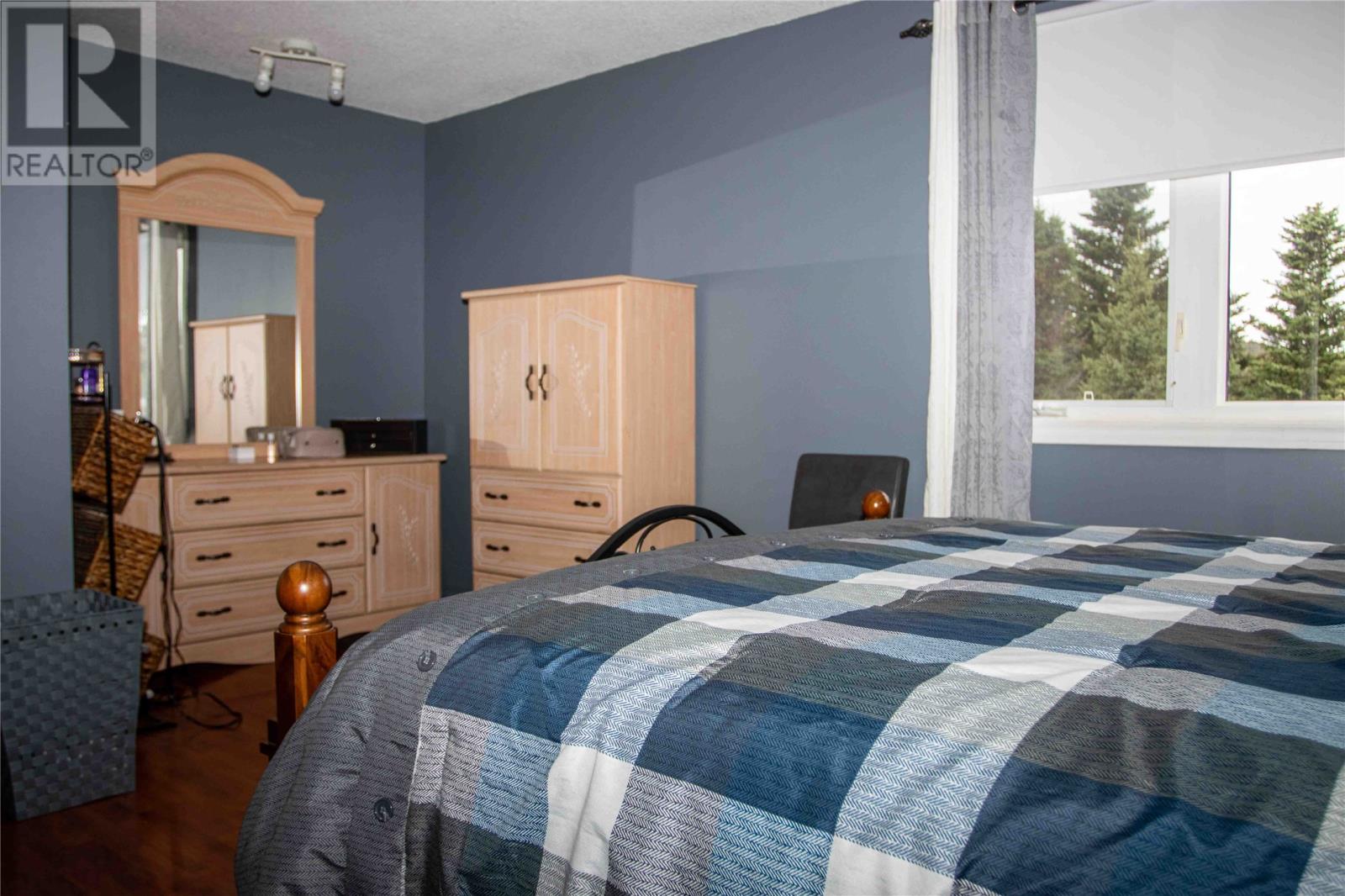 253 John Cabot Drive Property Photo 14