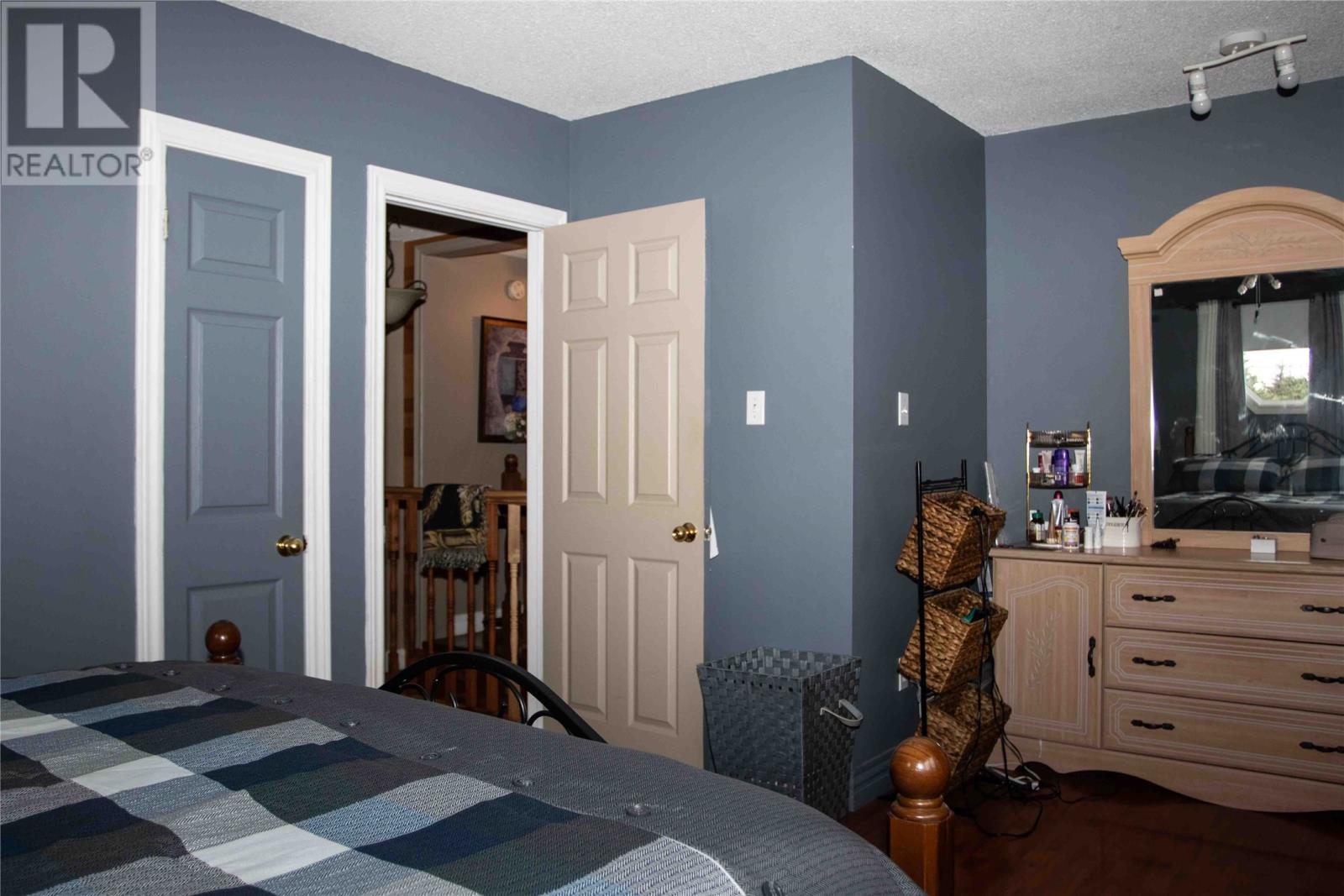 253 John Cabot Drive Property Photo 15