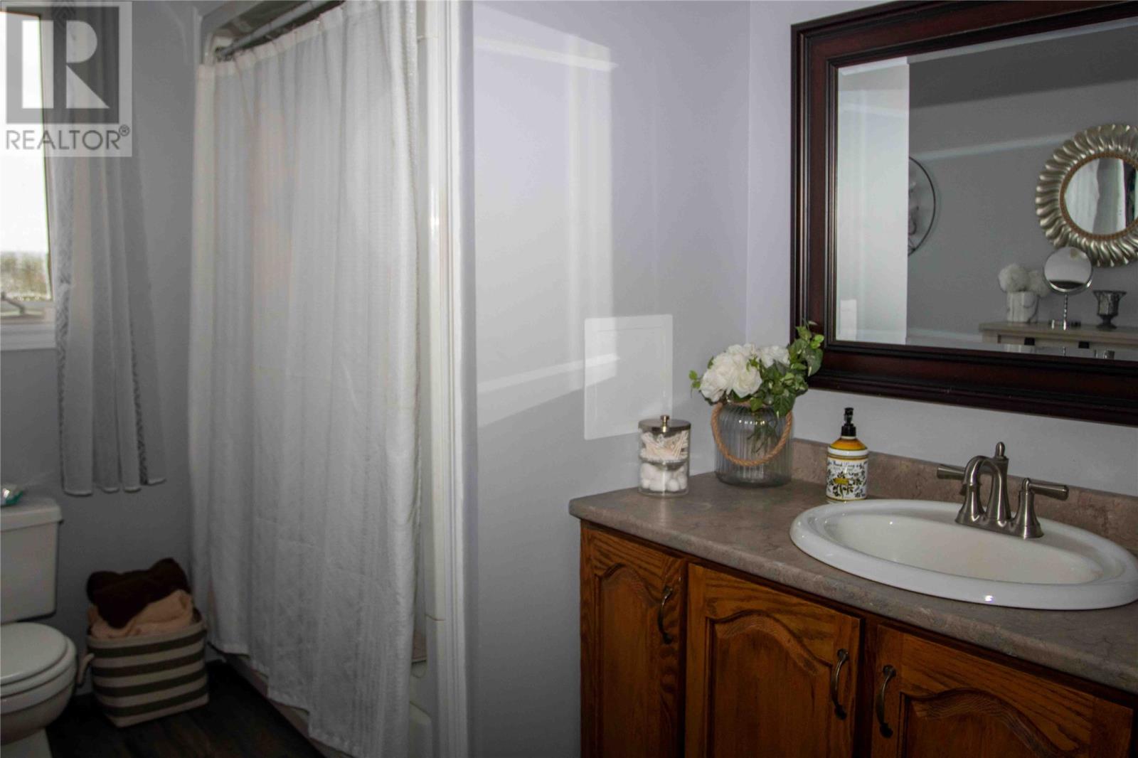 253 John Cabot Drive Property Photo 16