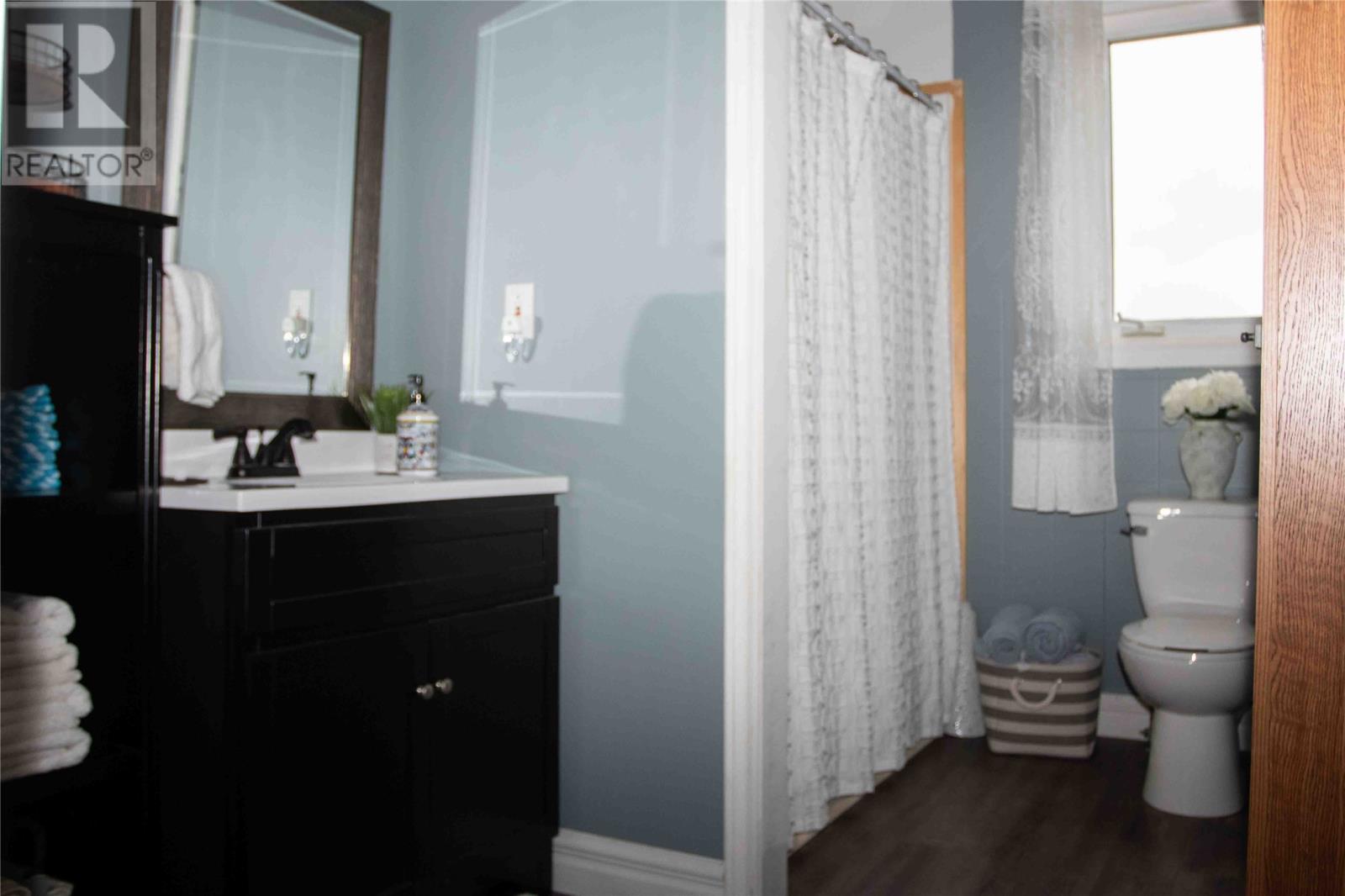 253 John Cabot Drive Property Photo 19
