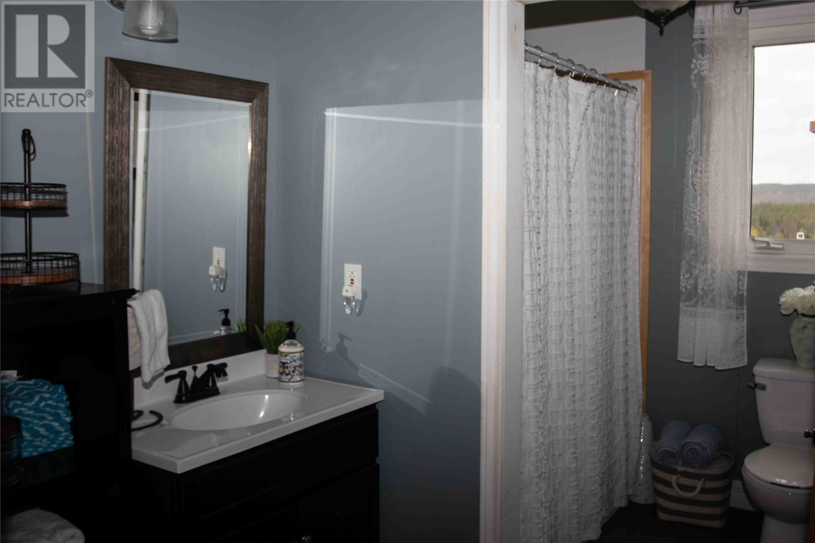 253 John Cabot Drive Property Photo 20