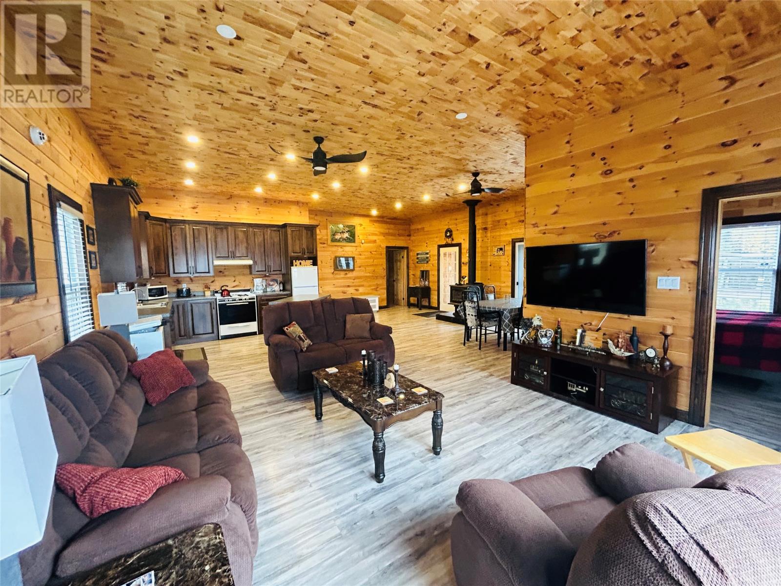 1023871 Martin Lake Road Property Photo 16