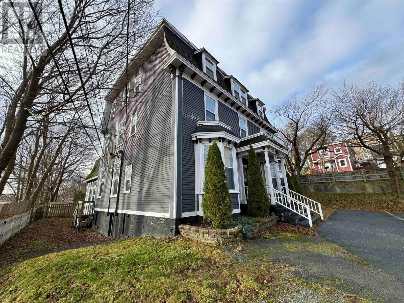 47 Leslie Street Property Photo 2