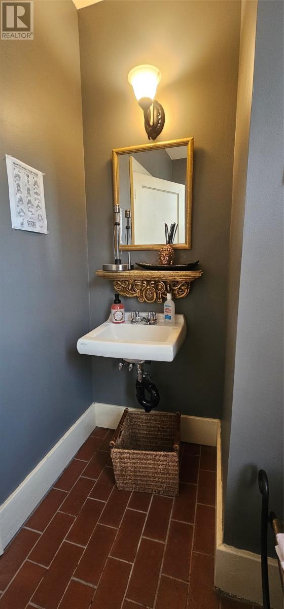 47 Leslie Street Property Photo 48