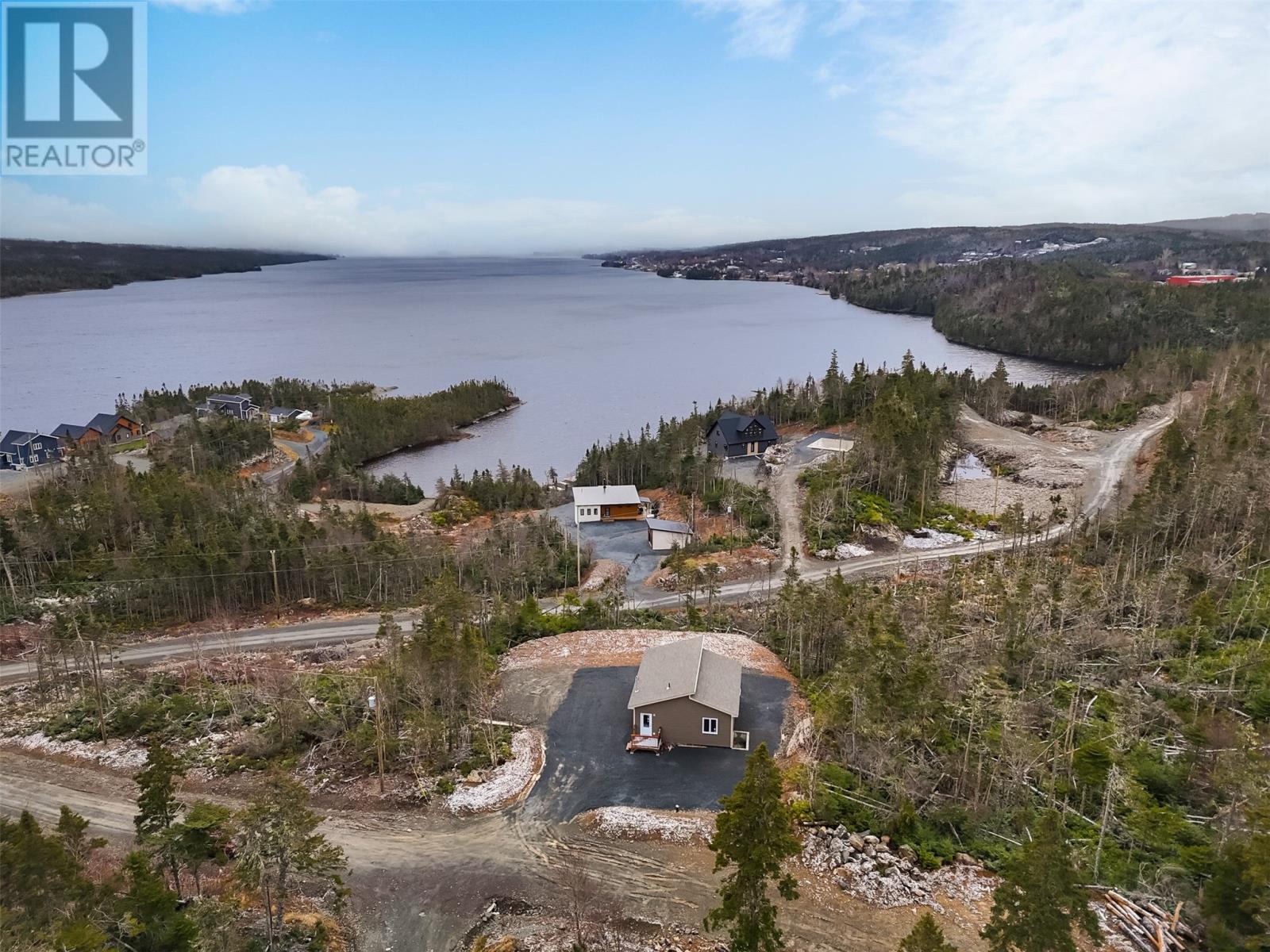 4 Lakeside West Drive Property Photo 1
