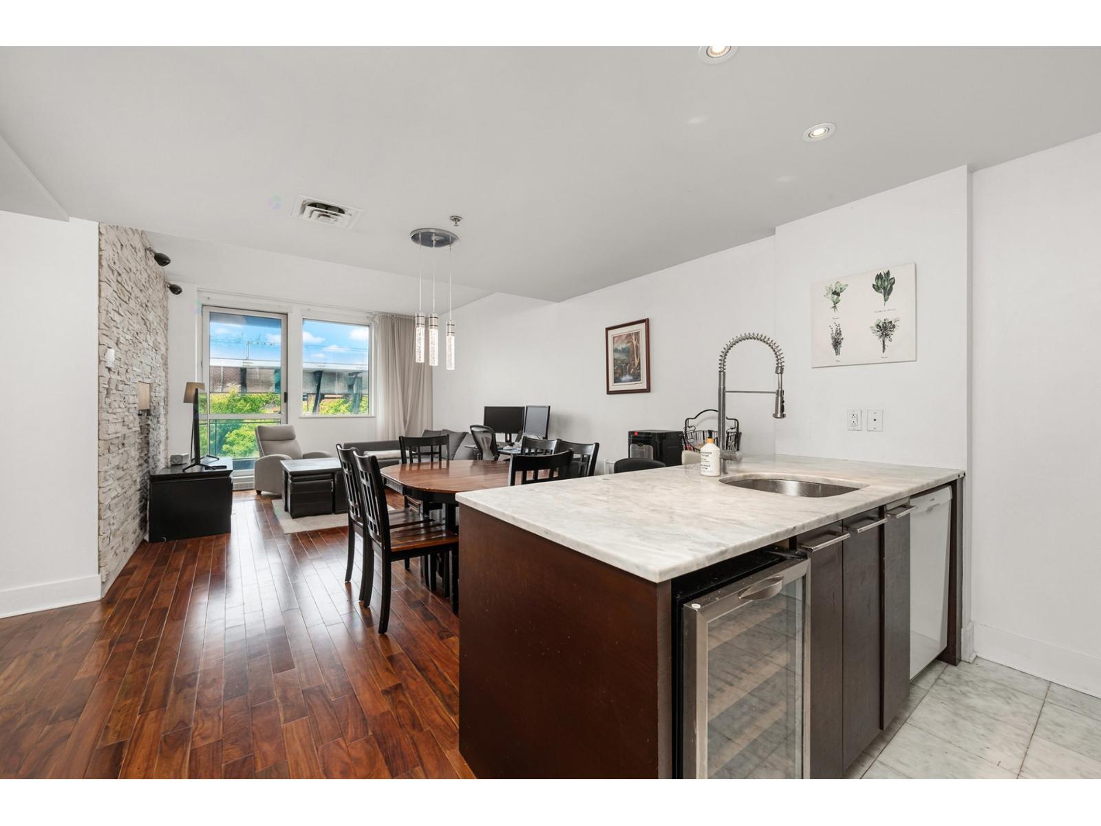 363 Rue St-Hubert, #204 Property Photo 1