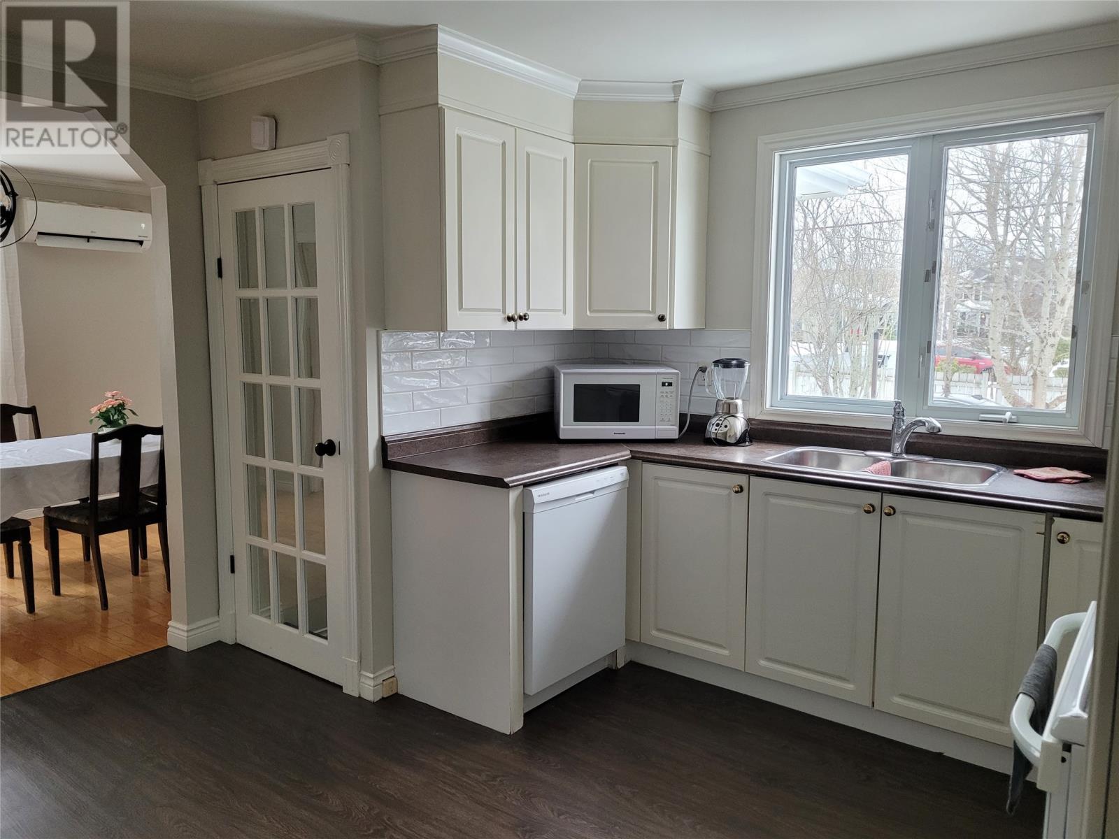 8 Eastmeadows Avenue Property Photo 10