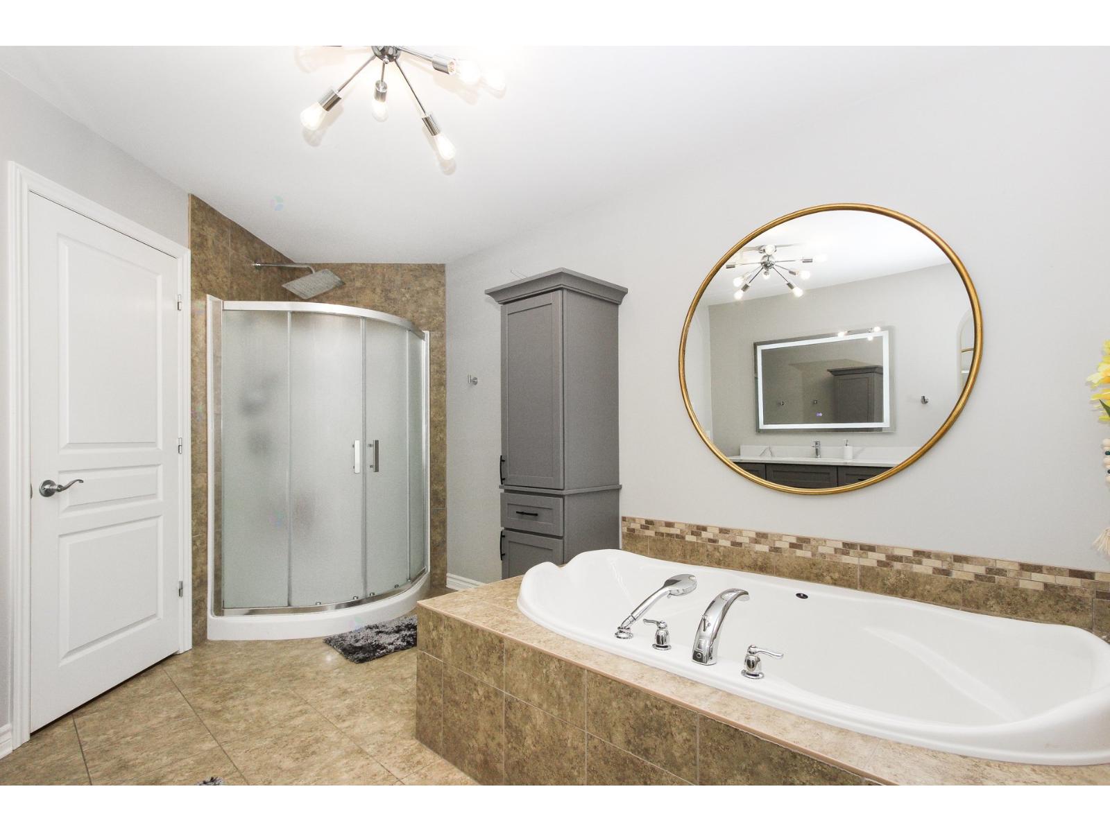 675 Boul. Des Mille-îles Property Photo 16