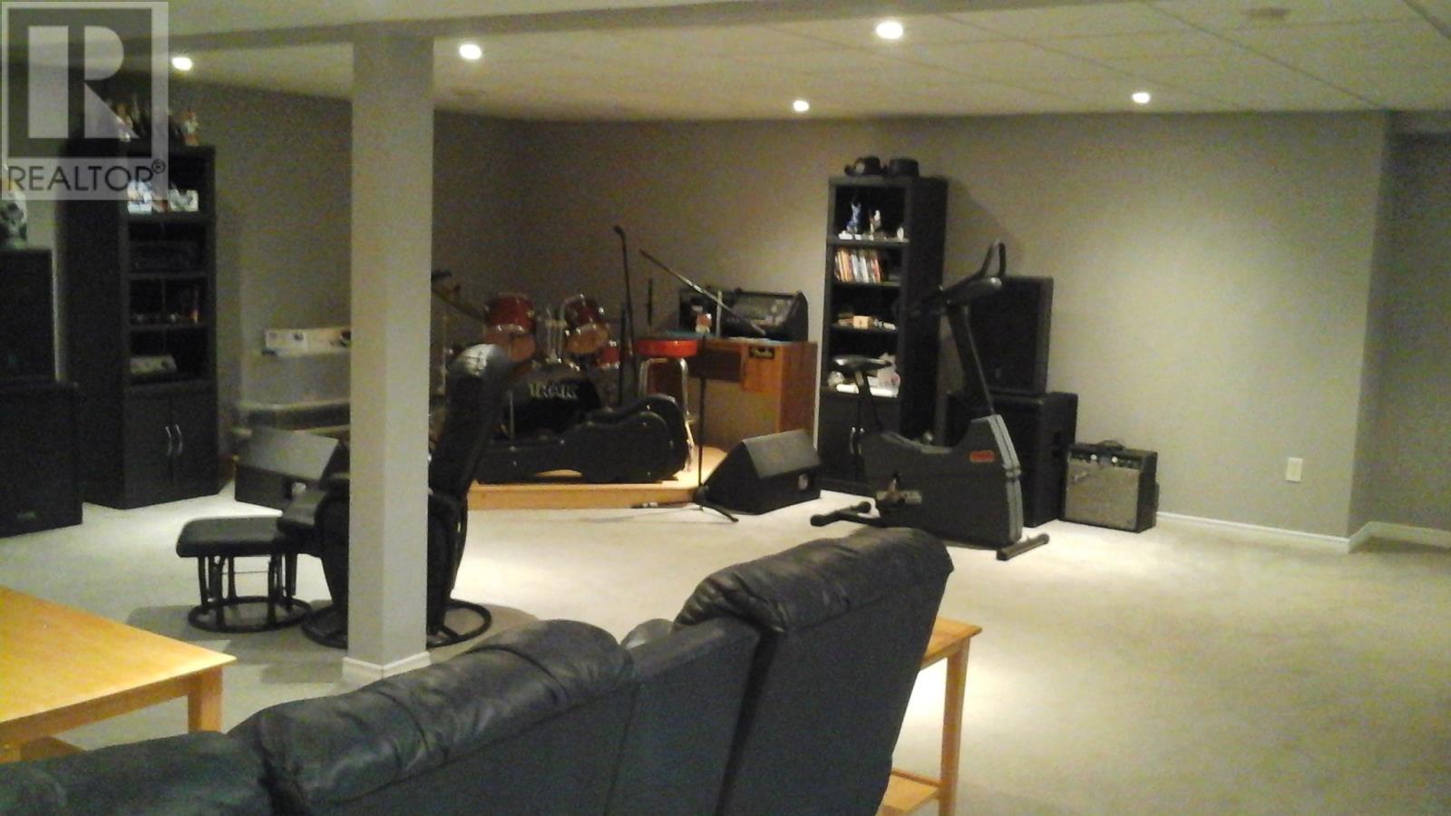 19 Hawthorn Avenue Property Photo 44