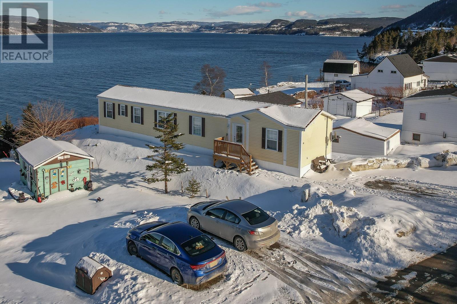 31 Shoreline Road Property Photo