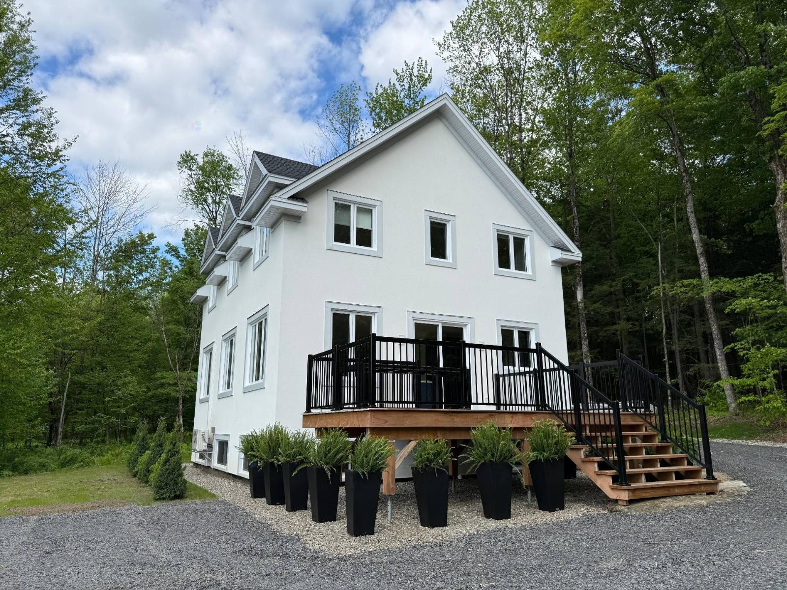 368 Ch. Des Sources Property Photo 1