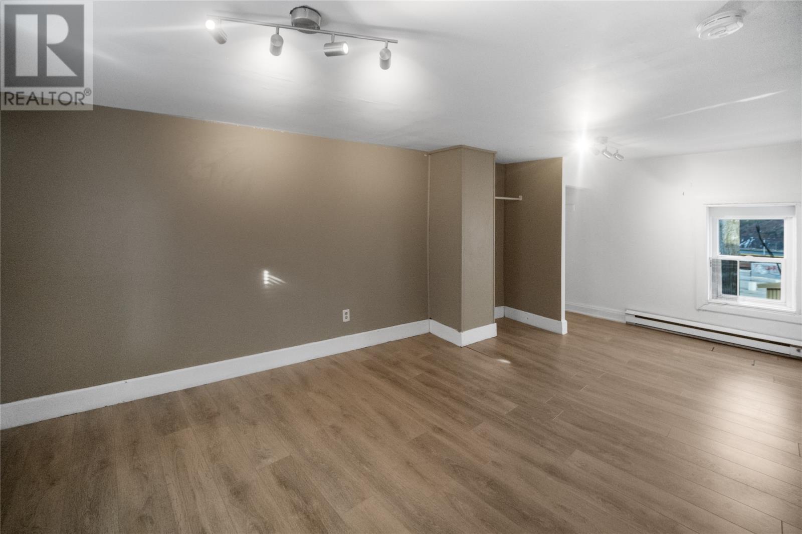 24 Henry Street Property Photo 11
