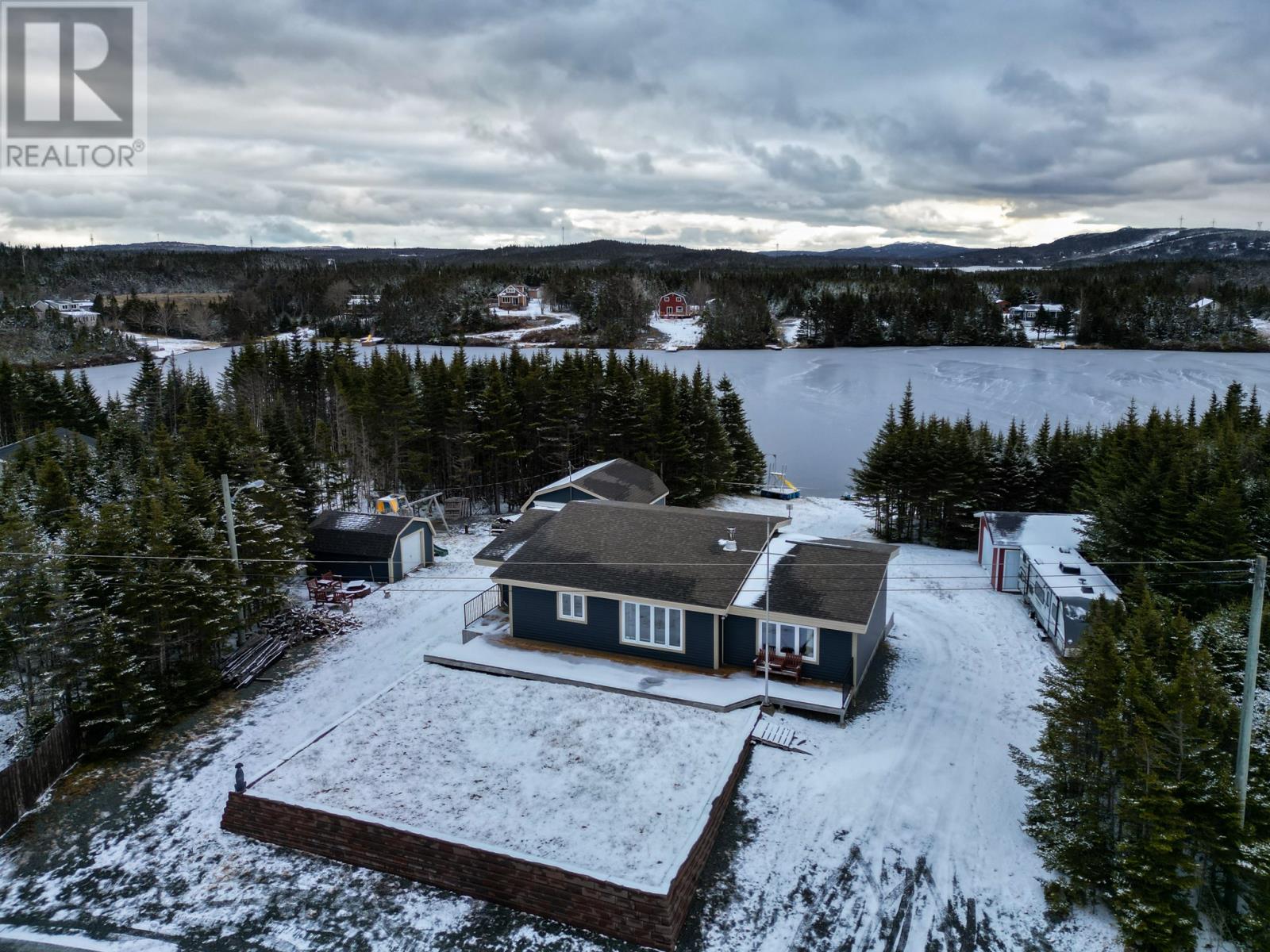 9 Comfort Cove Property Photo 3