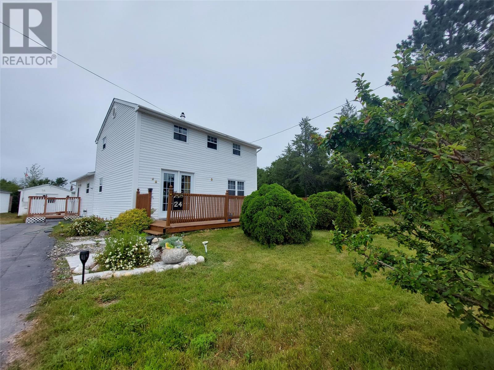 24 Riverside West Road W Property Photo 1
