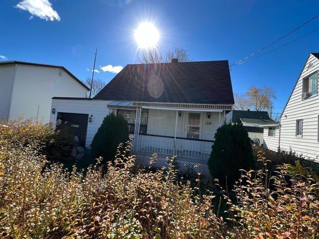 320 Av. Des Vétérans Property Photo 2