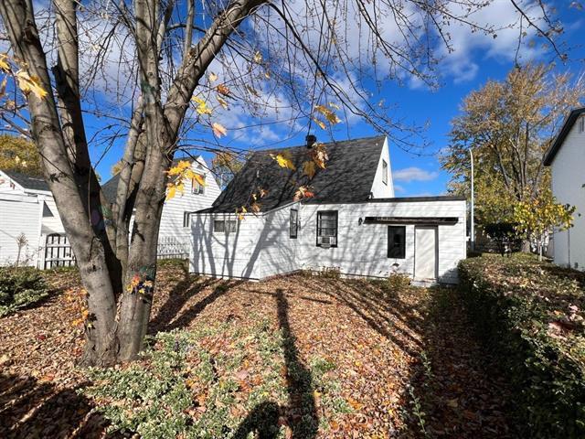 320 Av. Des Vétérans Property Photo 3