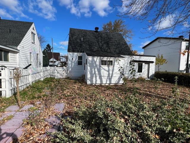 320 Av. Des Vétérans Property Photo 4