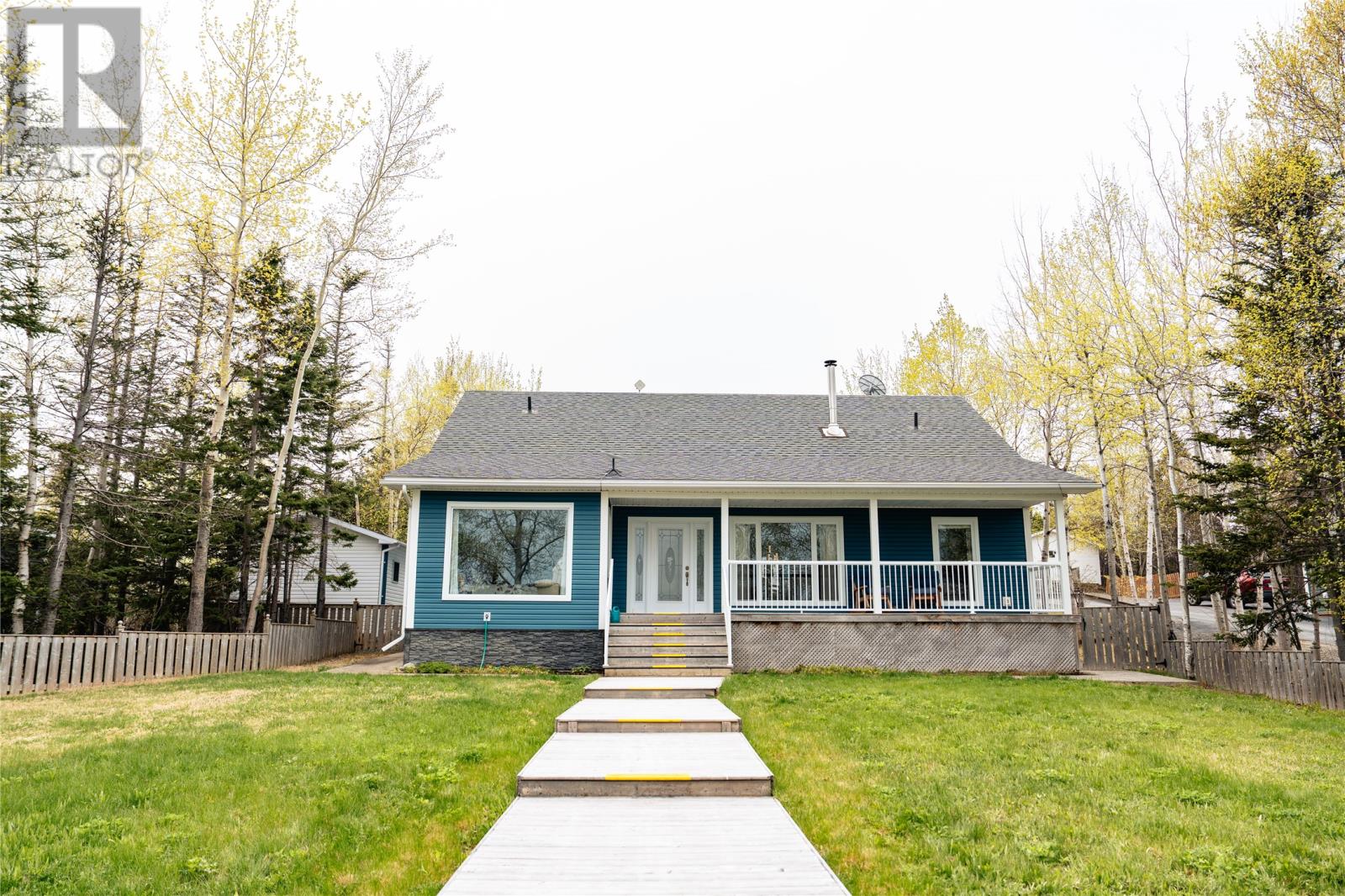 16 Lakeview Crescent Property Photo 1