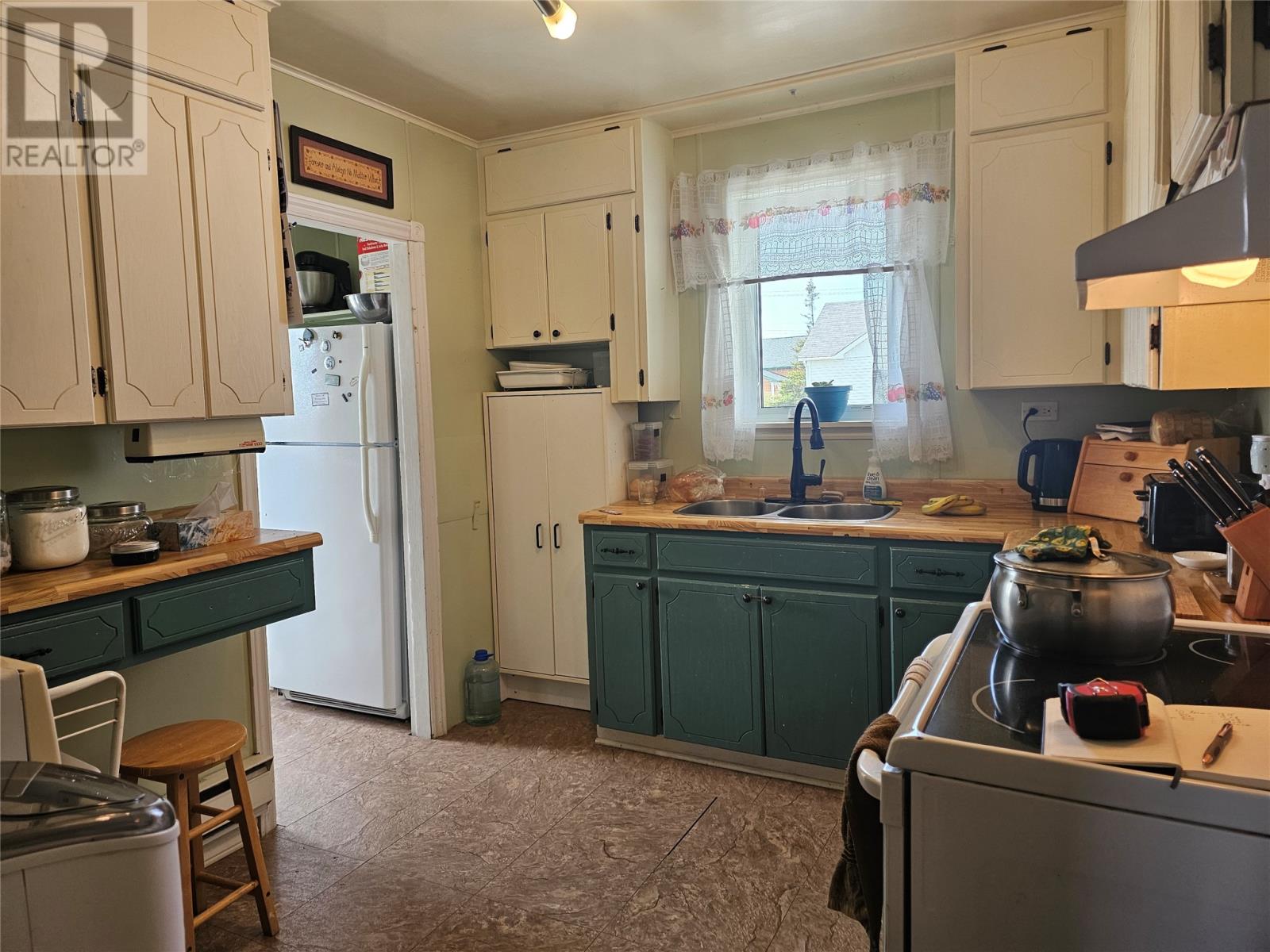 2 First Avenue Property Photo 6