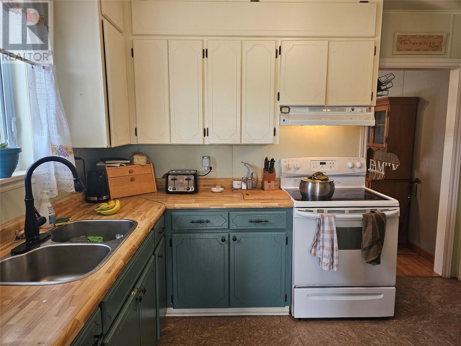 2 First Avenue Property Photo 7