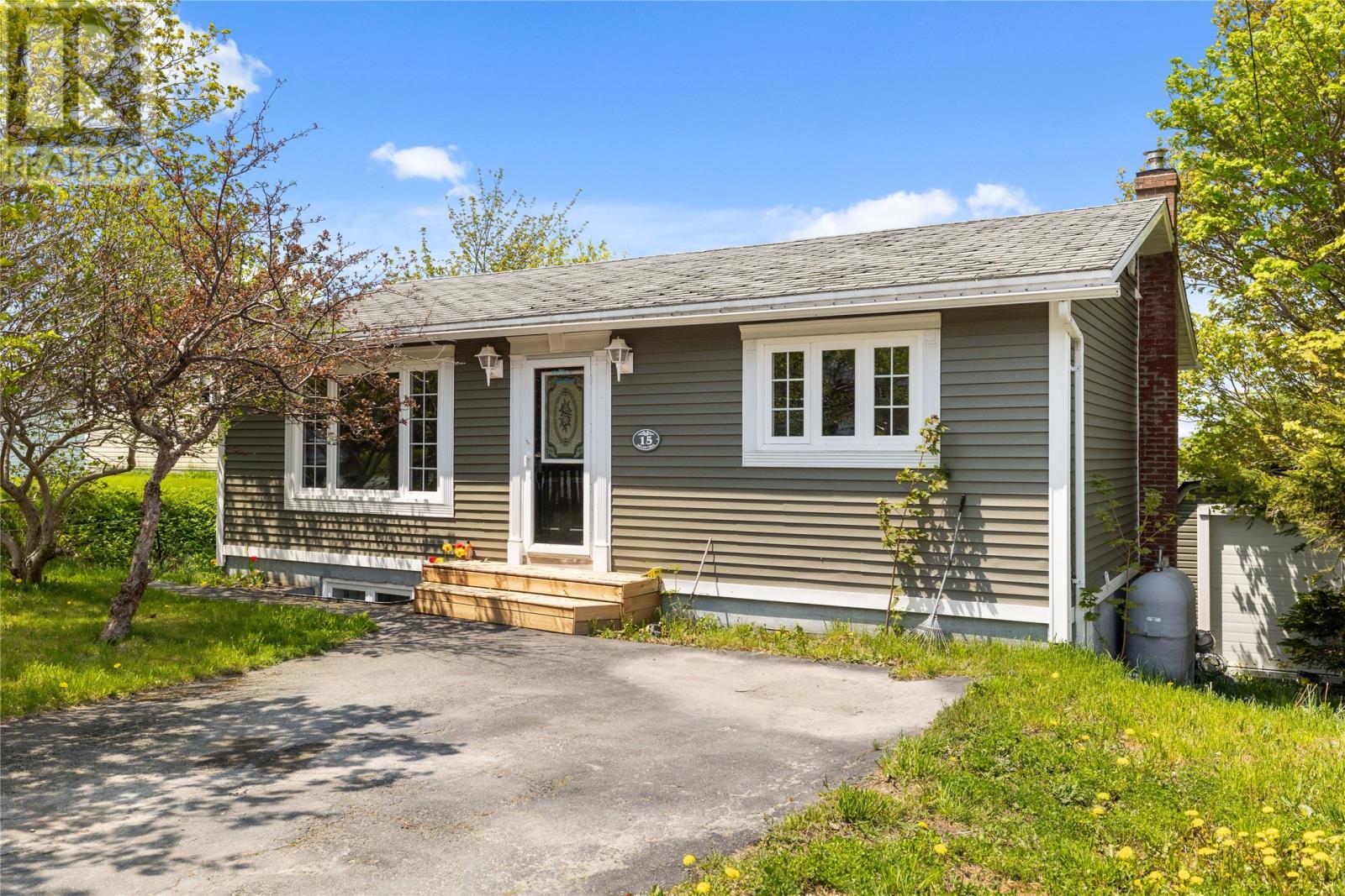 15 Dillon Crescent Property Photo 1