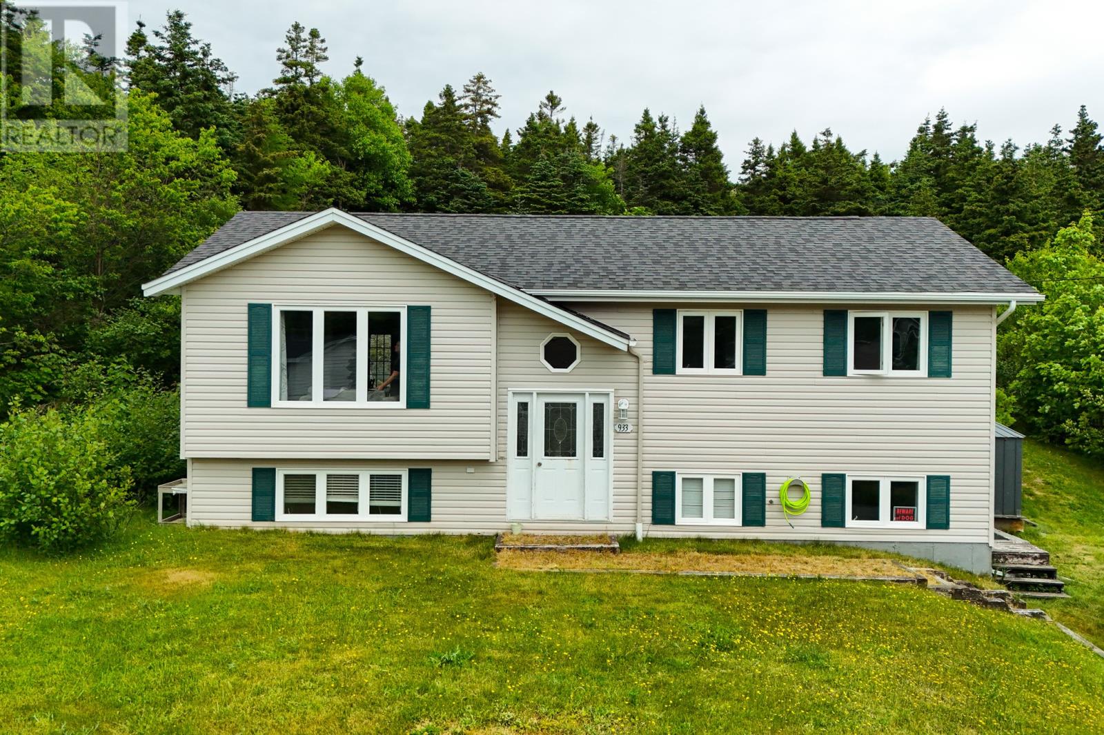 933b Pouch Cove Line Property Photo 1