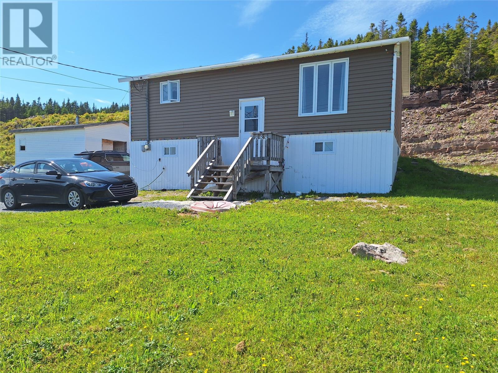 688 Oceanview Drive Property Photo 1