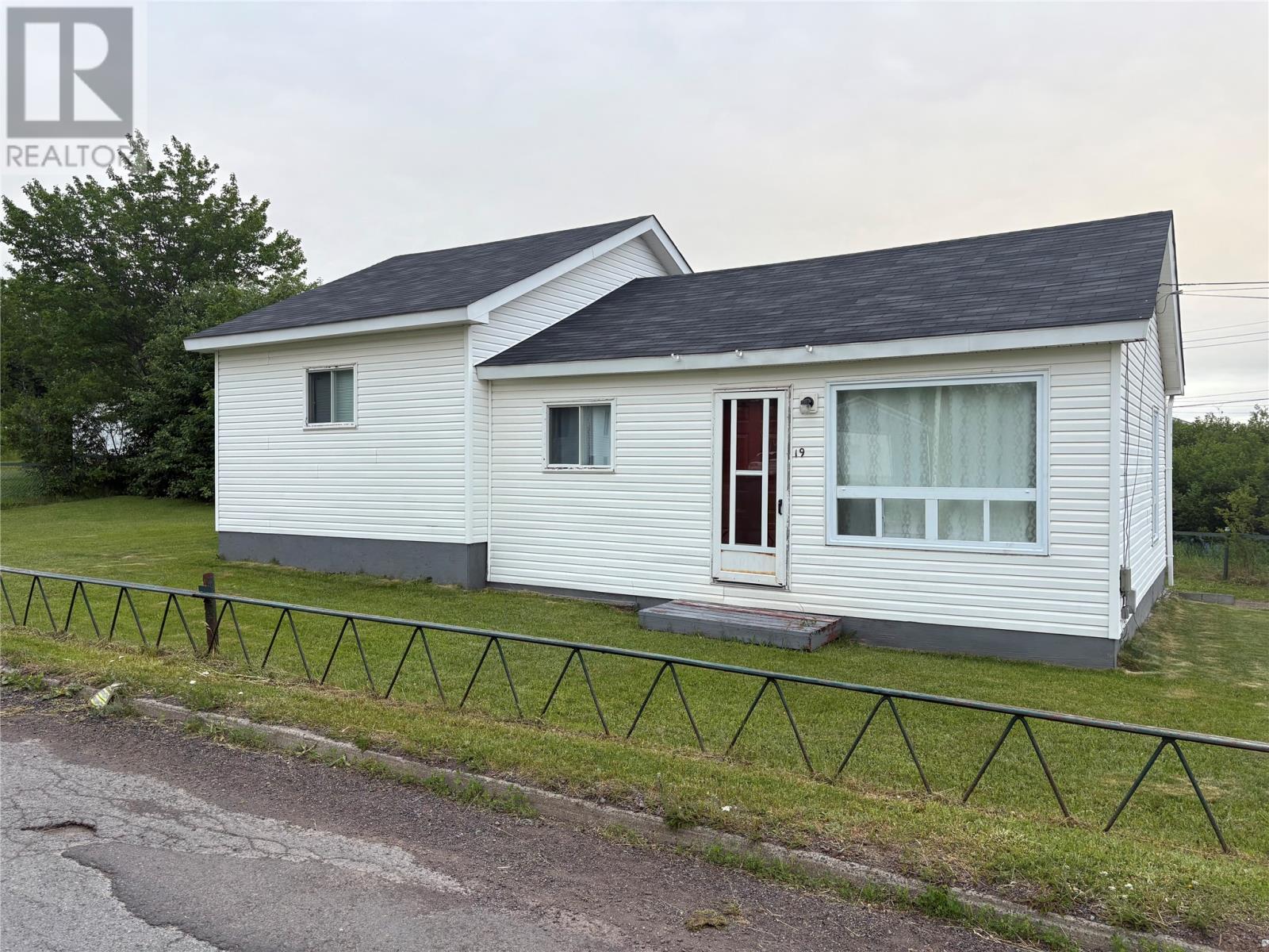 19 Country Road Property Photo 1