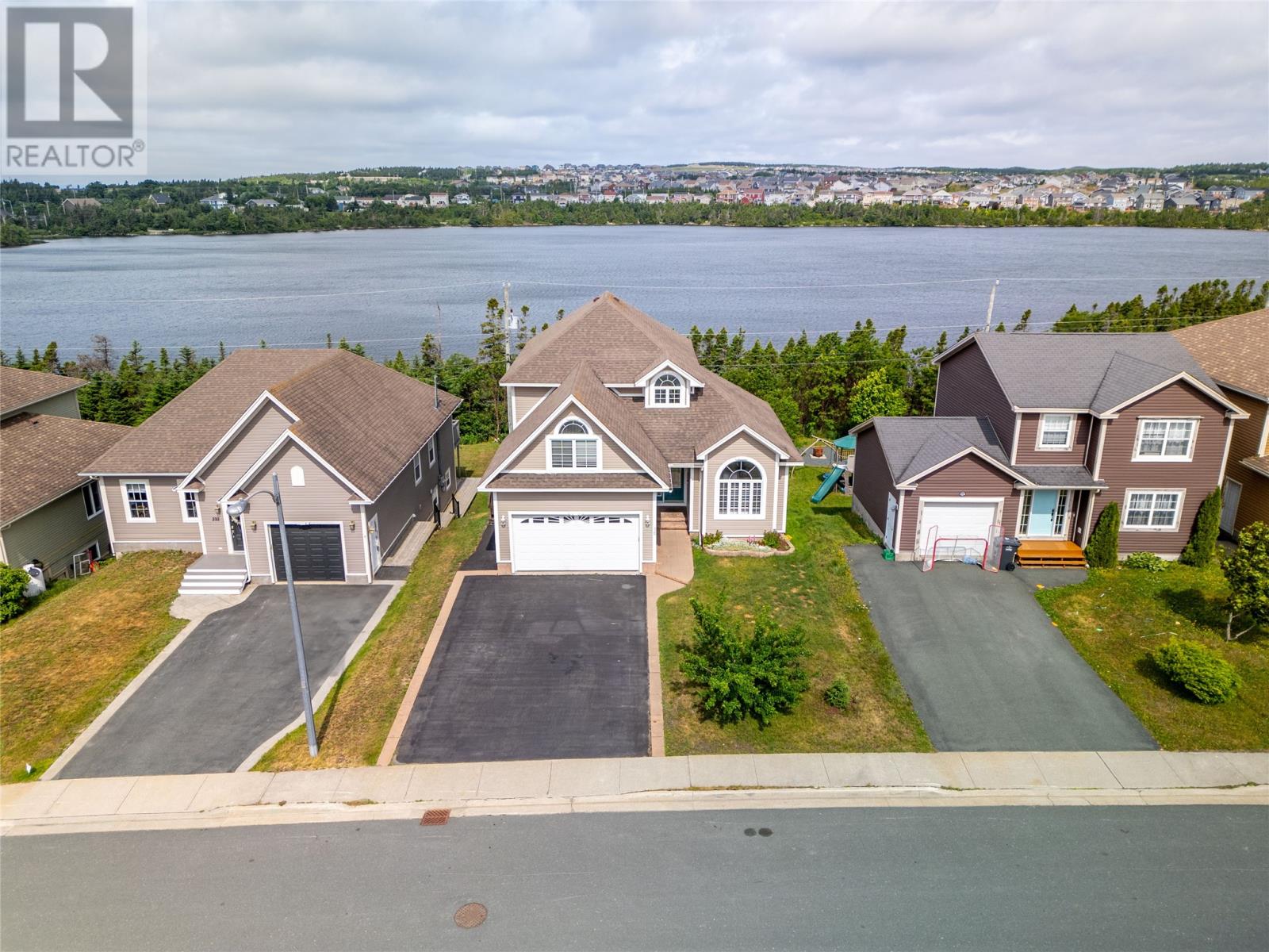 320 Lanark Drive